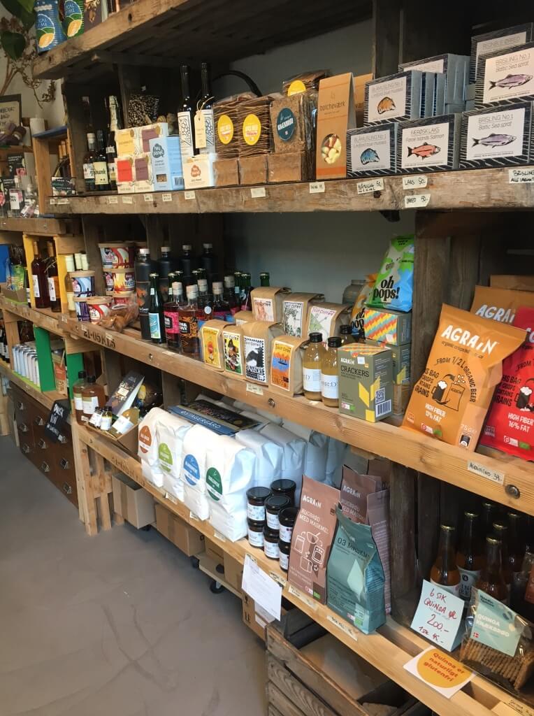 lokale produkter i cafeen